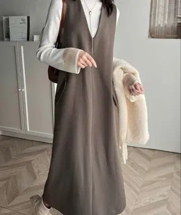 포켓 포함 V넥 원피스 (롱 기장)