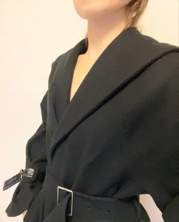 MURUA 블랙 랩 코트 허리 벨트 부착