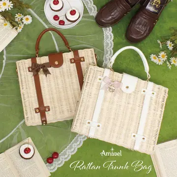 Amavel 시링참 부착 라탄 트렁크 백 아이보리