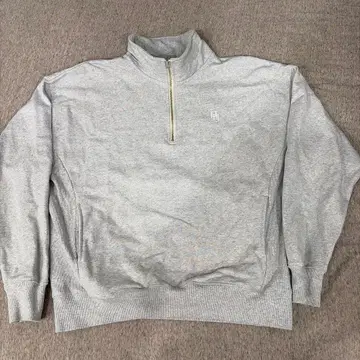 UNIVERSAL OVERALL 그레이 하프 지퍼 맨투맨