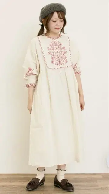 Samantha 모스모스 자수 원피스