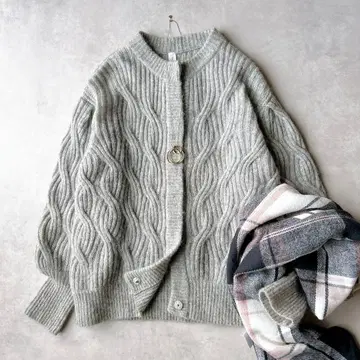 정가 27,000원 윔 가젯 THEPAUSE 모헤어 케이블 가디건 그레이