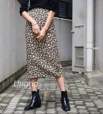 Ungrid 레오파드 무늬 타이트 스커트 안감 부착 M 사이즈