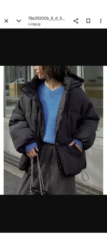 후드 부착 블랙 다운 자켓