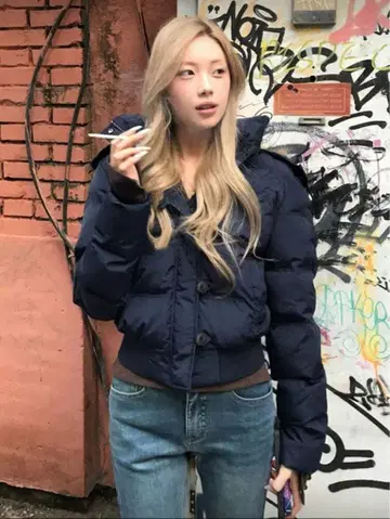 네이비 후드 부착 다운 자켓