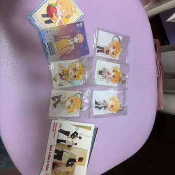 딸기 대복 키링 6개 세트와 카드 2장