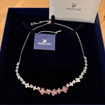 Swarovski 플라워 모티브 목걸이