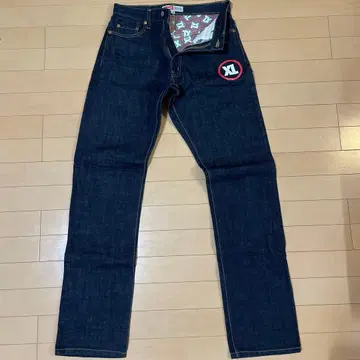 X-LARGE 로고 부착 다크 네이비 데님 팬츠