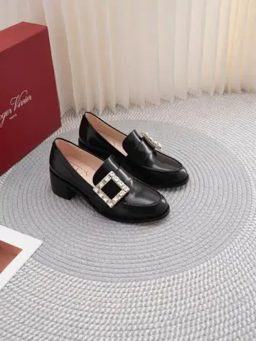 새상품급 페이턴트 로퍼 37