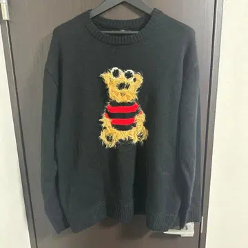 스터드마핀 곰 자수 니트 스웨터 블랙