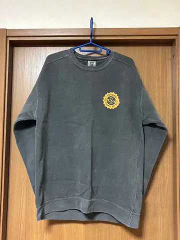 GRINDLODGE 맨투맨