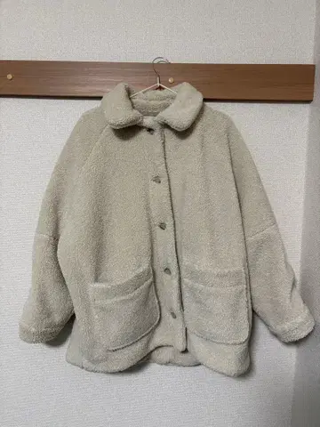 보아 자켓 크림색 카라 부착