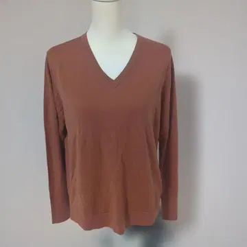 유니클로 브라운 V넥 긴팔 니트 스웨터