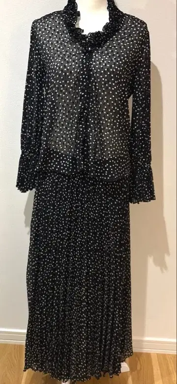 엠포리오 아르마니 도트 블라우스 플리츠 스커트 세트 블랙