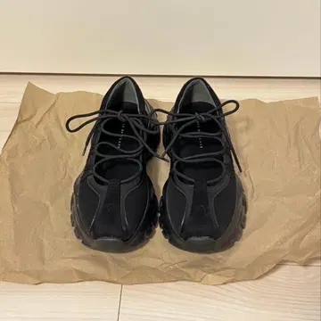 레이스업 발레 스니커즈