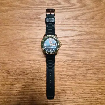 [ ice watch ] 실리콘 벨트 쿼츠 손목시계