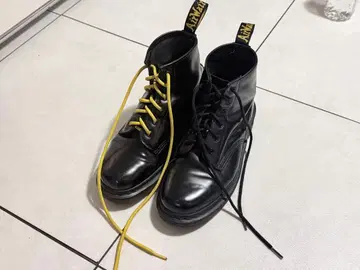 닥터 마틴 6홀 부츠