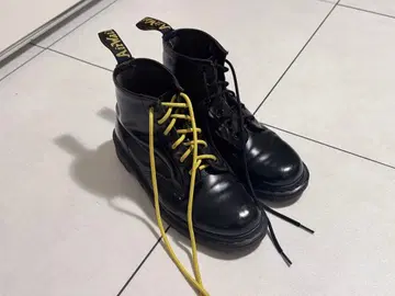 닥터 마틴 6홀 부츠