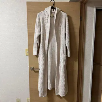 화이트 후드 부착 젤라또피케 가운 젤라피케