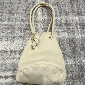 화이트 베이지 가죽 토트백