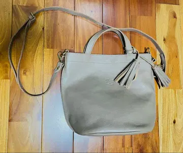 그레이 가죽 숄더백 태슬 포함