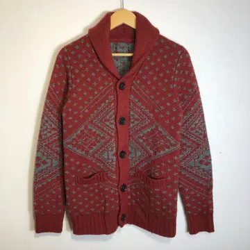 기하학 패턴의 빨간색 가디건