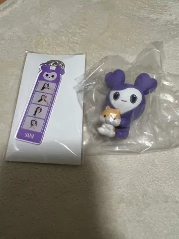 twice 사나 피규어와 키링