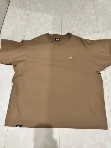 헬리한센 브라운 T셔츠