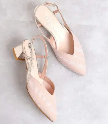 미사용!!artemis by DIANA 다이애나 포인티드 펌프스 25