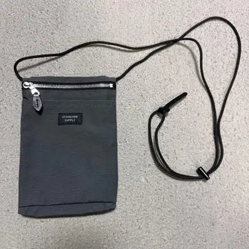 [ 새상품급 ] 스탠다드 서플라이 슬링 퍼스 M 스틸 그레이