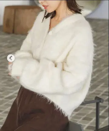 NOBLE 알파카 혼방 샤기 숏 가디건