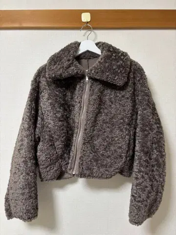 푸들 아우터, 무스탕 아우터 브라운