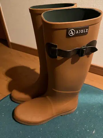 AIGLE 브라운 장화 리본 포함