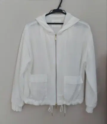 Praia 화이트 후드 부착 후드티