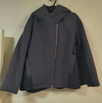 후드 부착 이종 소재 충전솜 퀼팅 숏코트