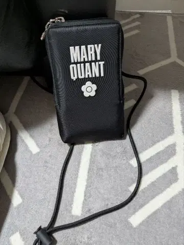 마리콴트 스마트폰 숄더 화이트 블랙