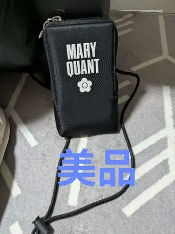 마리콴트 숄더 퍼스 화이트 블랙