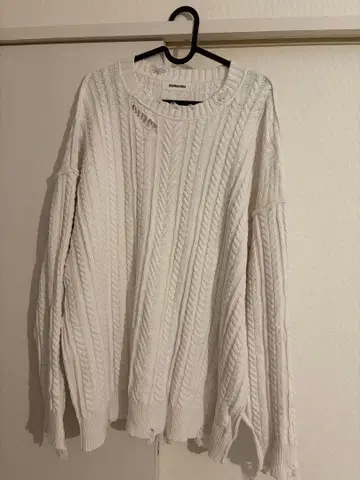 monkey time 화이트 케이블 니트 스웨터 데미지 가공