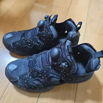 새상품급 Reebok Instapump Fury 블랙 스니커즈 24.5