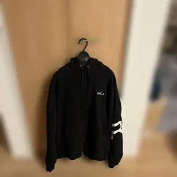RVCA 블랙 후드 부착 후드티