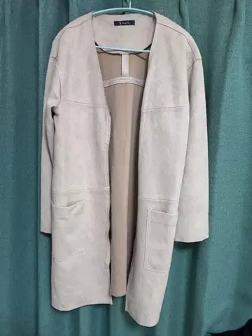 베이지 스웨이드 롱 코트