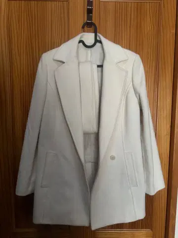 화이트 코트 M 사이즈 아크릴 울 혼방