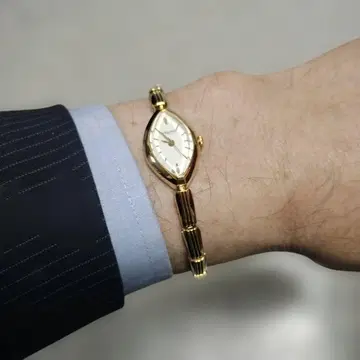 골드 타원형 쿼츠 손목시계