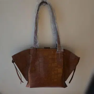 ZARA 브라운 크로커다일 패턴 숄더백