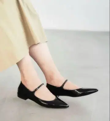 LE TALON 포인티드 원 스트랩 플랫