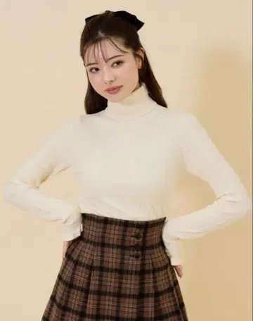 새상품급 REDYAZEL 레이디 아젤 디자인 리브 터틀 니트 프릴