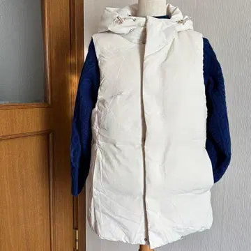 로페피크닉 다운 베스트 후드 부착 사이즈 38