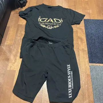 LUXURIOUS STYLE 티셔츠와 숏팬츠 세트