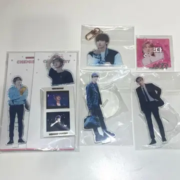 BTS 진 마스터 아크릴 스탠드 키링 마스터님