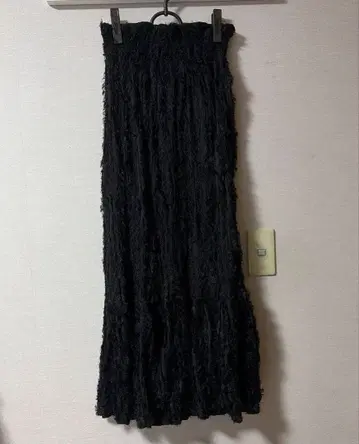 mona Belinda 모나베린다 샤기 캉캉 스커트 블랙